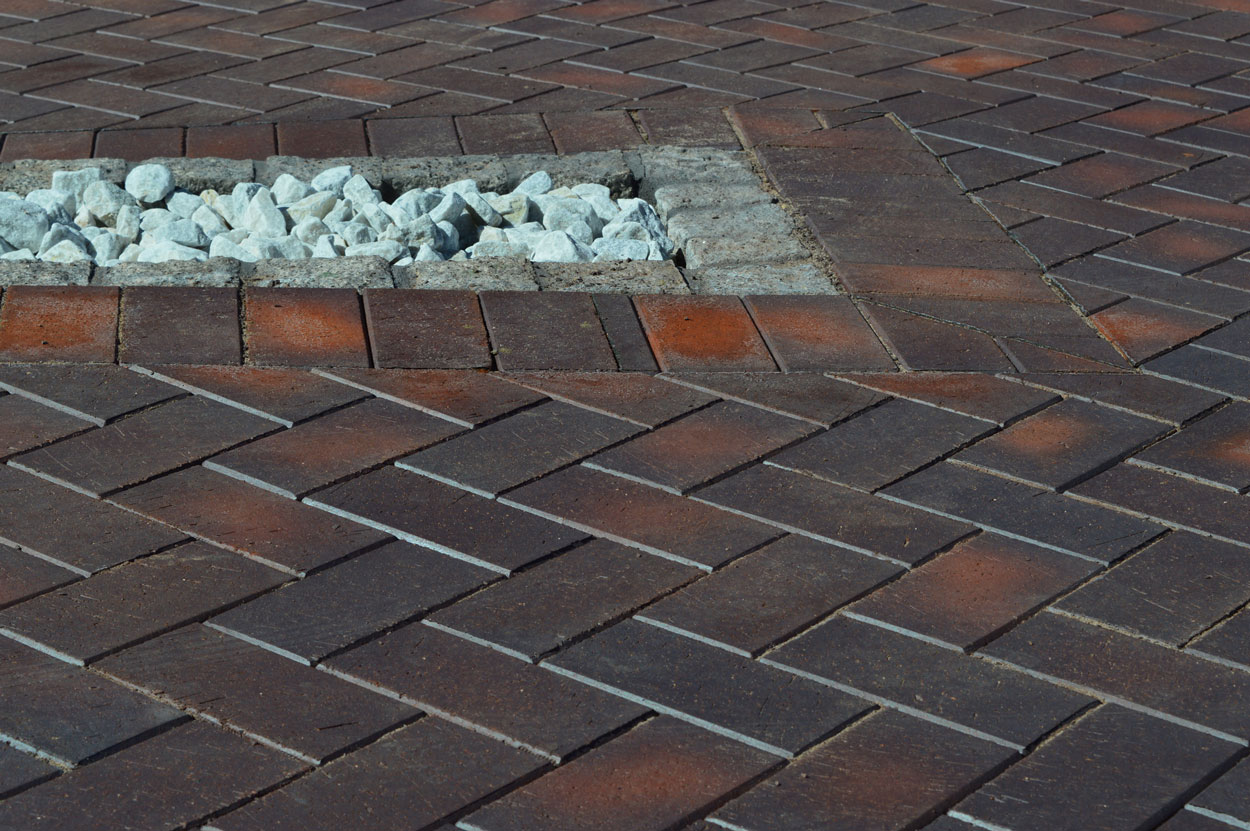 Тротуарная клинкерная брусчатка Vandersanden Calau 52 красно-синяя 200*100*52 мм